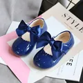 Elegante dunkelblaue Lacklederschuhe für Kleinkinder mit großen dekorativen Schleifen - Dunkelblau