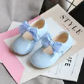 Hellblaue Lacklederschuhe für kleine Mädchen mit großer Satinschleife für Feste - Hellblau