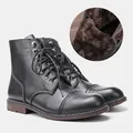 Detalle del forro de piel sintética marrón gruesa en botas de invierno de cuero negro - 40 / Estilo Workwear Americano (DX8101)