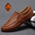 Lässige braune Slipper aus Leder für Herren mit warmem Fleecefutter für den Winter - 38 / Fleece Gefüttert / Braun