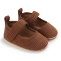 Détail des chaussures de marche bébé en velours côtelé marron avec une semelle souple - Marron