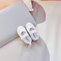 Weiße minimalistische Leinenschuhe für Kleinkinder mit Klettverschluss und Muschelzehen-Design - 130 (Innenlänge 13cm) / Naturweiß
