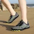 Chaussures d'eau à cinq doigts à séchage rapide pour activités de plage en gris et vert lime. - 35 / Gris