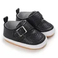 Détail de chaussures de marche bébé tissées noires avec semelles en caoutchouc souple - Noir