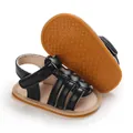 Detail von schwarzen Baby-Lauflernschuhen mit rutschfester, strukturierter Gummisohle - Schwarz