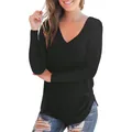 Gedetailleerd overzicht van zwart dames-T-shirt met lange mouwen en V-hals, comfortabele pasvorm - S / Tops / Zwart