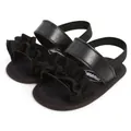 Detailaufnahme schwarzer Babysandalen mit eleganten Rüschen und weichen Lederriemen. - 11cm / Schwarz