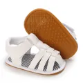 Sandalias blancas para bebé con suela de goma suave antideslizante y diseño estrellas. - Blanco