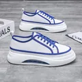 Sneaker casual da uomo bianche e blu con suole spesse e ammortizzazione ad aria - 39 / Bianco Blu