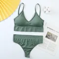 Conjunto de lencería de canalé sin costuras verde salvia con sujetador sin aros y braga - Verde