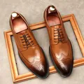 Klassische braune Leder-Brogue-Schuhe für Herren mit feiner Lochverzierung - 35 / Gelbbraun