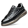 Schwarze Herren-Leder-Sneaker mit Krokodilprägung und dicker transparenter Sohle - Schwarz