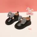 Detailed shot of black baby girl Mary Janes with a decorative houndstooth bow and daisy - Internal Length 11.5cm / Houndstooth Bowknot Style (30MBX527) / Black