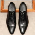 Vue de dessus détaillée de chaussures de ville pour hommes en cuir noir avec texture croco - 37 / Noir