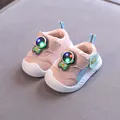 Scarpe primi passi rosa per neonati con astronauta LED e tessuto a rete traspirante - Taglia 16 (Lunghezza Interna 11,5 cm) / Rosa
