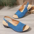 Elegante blauwe zomerse sleehak sandalen met open teen en verstelbare enkelbandjes - 36 / Lichtblauw