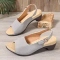 Elegante grijze peep-toe slingback sandalen met comfortabele lage sleehak voor dames - Lichtgrijs
