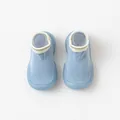 Vue de dessus de chaussures chaussettes bébé bleu clair à semelles antidérapantes. - 18/19 (11.5cm) / Bleu