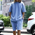 Conjunto casual de dos piezas para hombre en azul claro con camiseta y las bermudas - Azul cielo