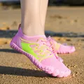 Lichtgewicht sneldrogende waterschoenen in roze en limegroen voor strand en zwemmen. - 35 / Roze