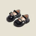 Glänzende schwarze Lackleder-Lauflernschuhe für Baby-Mädchen mit feinem Blumendekor - Größe 15 / 11,5cm Innen / Prinzessin Lauflernschuhe (30MBX6887) / Schwarz