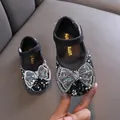 Scarpette nere da principessa per bambina con un grande fiocco di paillettes e perle. - 21 / Nero