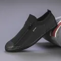 Atmungsaktive Herren-Sneaker aus schwarzem Mesh mit trendigem Reißverschluss vorne - 38 / Ganz Schwarz