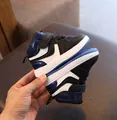 Baskets montantes à la mode pour enfants en cuir noir blanc et bleu royal brillant - Taille 21 (13.5cm) / Bleu