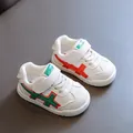 Weiße Lauflernschuhe für Kleinkinder mit rot-grünem Karo und weicher Sohle - Grün