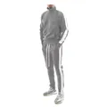 Vue d'ensemble du survêtement gris pour homme avec des bandes latérales blanches - Gris clair