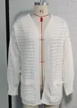 Elegante witte damesvest met lantaarnmouwen en een verfijnd opengewerkt gebreid design - S / Tops / Wit