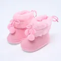Weiche rosa Baby-Winterstiefel mit Plüschfutter aus Kunstfell und niedlichem Bommel-Detail - Rosa