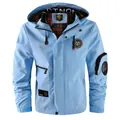 Volledig beeld van de lichtblauwe herenwindjack met capuchon voor buiten. - 5XL (95-105KG) / Tops / Lichtblauw (8899)