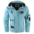 Detail van een lichtblauw herenjack met capuchon, LEDUNTINO-patches en zwarte accenten. - 5XL (95-105KG) / Tops / Bonengroen (8899)
