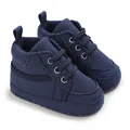 Vue détaillée de haute qualité de chaussures de bébé en toile bleu marine à semelles souples - Bleu