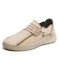 Casual beige handgemaakte leren loafers voor heren met slip-on design en handnaad - Beige