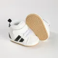 Weiße Winter-Babyschuhe mit warmem Kunstfellfutter und praktischem Klettverschluss - 9907 Weiß Schwarz