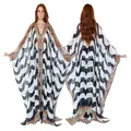 Langes Chiffon-Kaftan mit V-Ausschnitt, schwarz-weißem Wellenprint und Ethno-Bordüren - Oberteile / Schwarz Gestreift