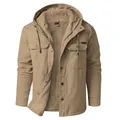 Heren khaki jas met capuchon, warme sherpa voering en meerdere functionele zakken. - S / Tops / Khaki