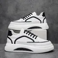 Ανδρικά λευκά sneakers μόδας με σόλα αερόσολας και κομψές μαύρες χρωματικές λεπτομέρειες - 38 / 1661 Λευκό Μαύρο