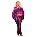 Vestido largo plisado con cuello en V y mangas murciélago con vibrante estampado abstracto - Base Morado Degradado Rojo