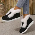 Botas de invierno de ante negro para mujer con ribete de piel sintética blanca suave - Negro