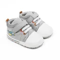Graue Baby-Lauflernschuhe mit süßem Flugzeug-Aufnäher und bequemen weichen Sohlen. - Grau