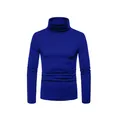 Dettaglio di un lupetto da uomo blu reale slim fit che mostra la qualità del tessuto e delle cuciture - Taglia M / Top / Blu zaffiro