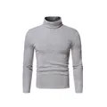 Dettaglio di un maglione a dolcevita da uomo slim fit in morbido tessuto grigio elastico. - Taglia M / Top / Grigio chiaro