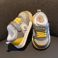 Warm winter baby shoes in gray and yellow with soft faux-fur lining and rubber soles. - Size 19 / Inner Length 14cm / Gray