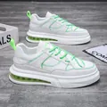 Modernas zapatillas blancas para hombre con ribetes verde neón y suela de aire - 38 / Zapatillas con Cojín de Aire Fashion (1677) / Blanco Verde