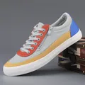 Sneaker da uomo in tela con patchwork multicolore, lacci e cerniera laterale di tendenza - grigio-blu