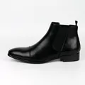 Détail de bottines Chelsea classiques en cuir noir pour hommes avec panneaux élastiques. - 40 / Noir (922-0060)