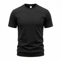 Detailansicht des schwarzen Herren-T-Shirts mit Jacquard-Karomuster und Rundhalsausschnitt - S / Oberteile / Schwarz